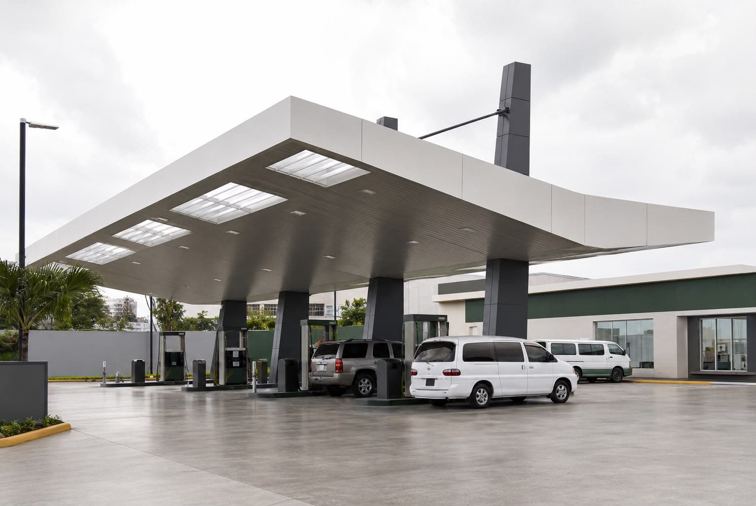 Estación de combustible en operación, República Dominicana